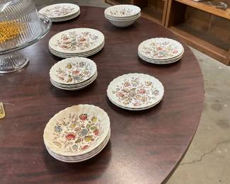 Johnson Bros Staffordshire Bouquet Dinnerware