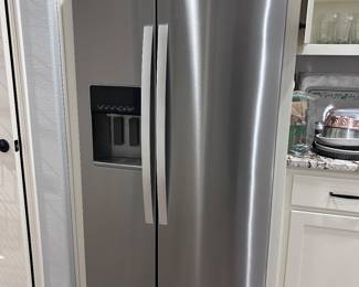 Refrigerator 