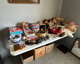 Here’s a table filled with toys and dolls