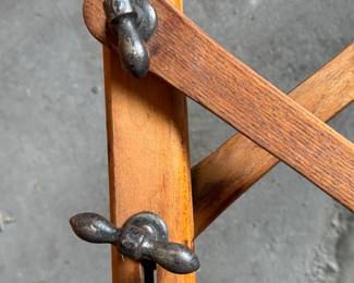 This is an ultra, rare mechanical table by DG Arnold of West Bay City, Michigan! It is an excellent condition and all the mechanics work properly