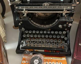 A fantastic old Model 5 Underwood Typewriter!
