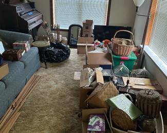 Got the keys today! Here are a few shots of our preliminary walk-through. We start unpacking and displaying tomorrow. Come back every day for pics!
