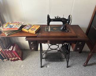 No farmhouse, Estate Sale will be complete with other singers sewing machine!
