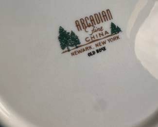 This is a beautiful set of Arcadian Fine China in the “Old Rose” pattern! Service for FOUR plus many serving pieces!