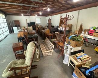 Got the keys today! Here are a few shots of our preliminary walk-through. We start unpacking and displaying tomorrow. Come back every day for pics!
