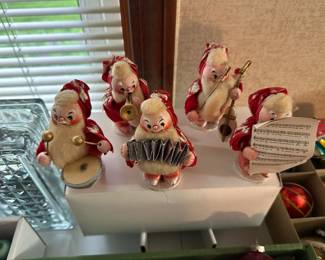 THESE RIGHT HERE! This is an OUTSTANDING 5 piece vintage Santa Band! Mid 20th century, just post WWII. Made in Japan, IN EXCELLENT CONDITION!