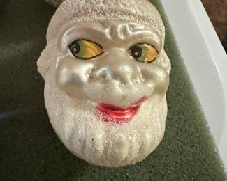 Just a last-minute close-up look at somebody’s fantastic vintage ornaments