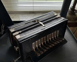 This is a GREAT Vintage late 1920s early 1930s Button Accordion! WORKS!