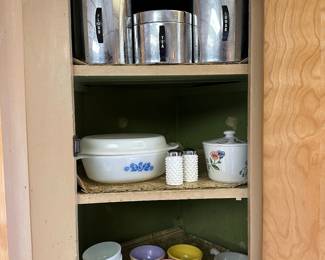 Some more great vintage kitchenware!