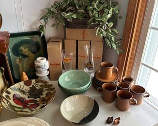Lots of vintage items here! Zoom in on the photo for a closer look! Too much to describe!
