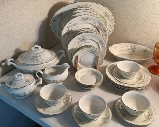 This is a beautiful set of Arcadian Fine China in the “Old Rose” pattern! Service for FOUR plus many serving pieces!