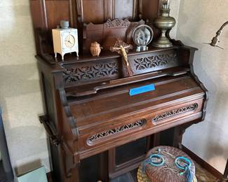 This is an absolutely beautiful Victorian Eastlake Pump Organ.