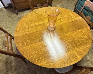 This is an absolutely fantastic oak dining room table and six chairs! Made by the Imperial furniture factory in Grand Rapids, Michigan!