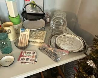 Lots of vintage items here! Zoom in on the photo for a closer look! Too much to describe!