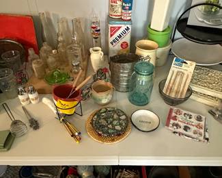 Lots of vintage items here! Zoom in on the photo for a closer look! Too much to describe!