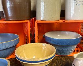 The buffet in the dining room is a perfect place to display all the beautiful crockery we have. Balls, crocs, pitchers, and jugs.