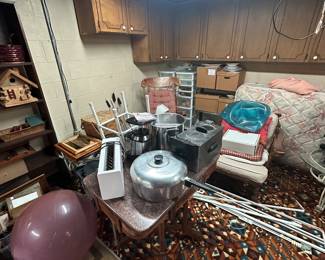 Got the keys today! Here are a few shots of our preliminary walk-through. We start unpacking and displaying tomorrow. Come back every day for pics!