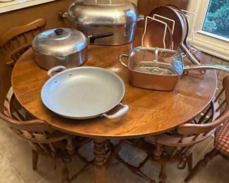 The table and chairs are an excellent condition and the background you can see two beautiful wooden leaves!