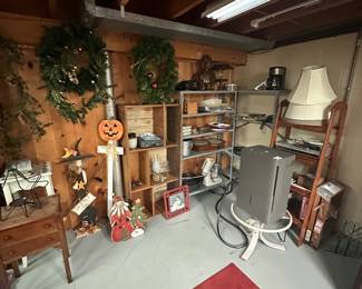 Got the keys today! Here are a few shots of our preliminary walk-through. We start unpacking and displaying tomorrow. Come back every day for pics!