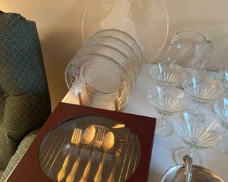 There’s another set of the gold flatware