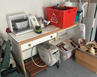 Got the keys today! Here are a few shots of our preliminary walk-through. We start unpacking and displaying tomorrow. Come back every day for pics!