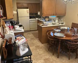 A nice white side of the kitchen, which is stuffed with ready to use fantastic kitchen accessories