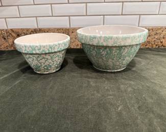 Spongeware 1 Qt. and 2 Qt. Mixing Bowls  (R.R.P. Co Roseville, OH). 