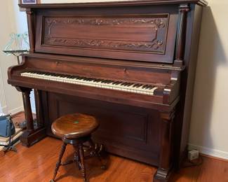 Vintage piano in perfect working condition. Beautiful! 