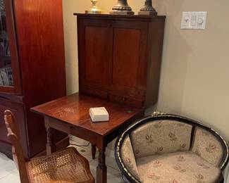 Federal style desk