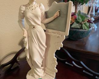 Italian teacher statue