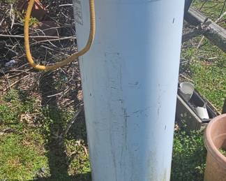 100 pound propane tank - full