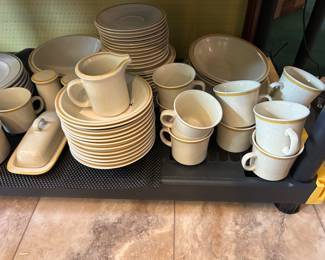 GARDEN FESTIVAL STONEWARE