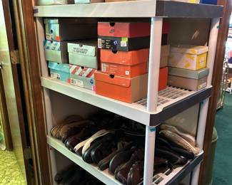 LARGE SELECTION OF MENS & WOMENS SHOES SIZE 11