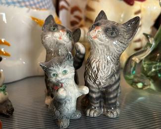 KITTEN GLASS & PORCELAIN FIGURINES COLLECTION