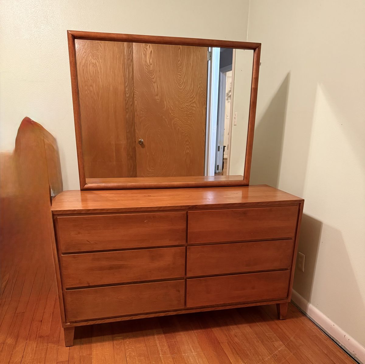 Vintage dresser, in great condition, all drawers do work.