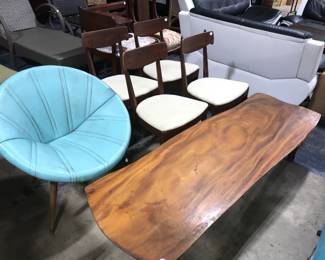 Modern Chairs and Table Orlando