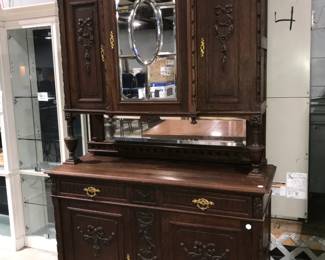 Vintage Hutch Orlando Estate Auction