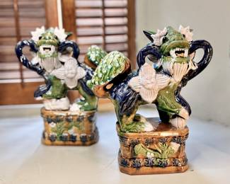 Majolica foo lions dogs
