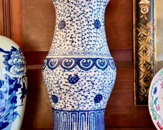 Chinese blue and white vase