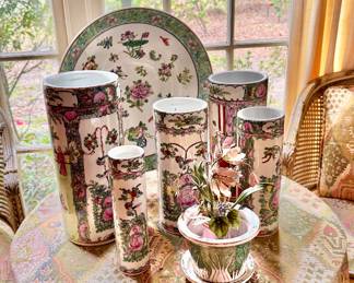 Famille rose medallion vases - 