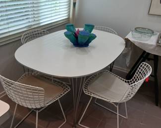 Knoll with four Bertoia wire chairs