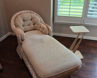 Wicker fainting couch