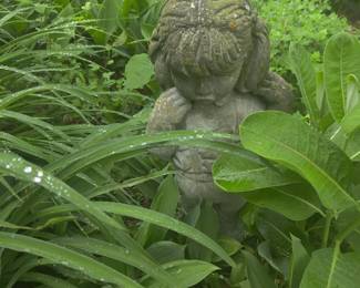 STATUARY GIRL