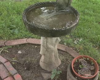 BIRD BATH WITH SQUIRREL