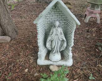 STATUARY MOTHER MARY