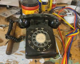 VINTAGE ROTARY DIAL PHONE