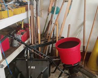 SEED SPREADER ,LAWN AND GARDEN TOOLS