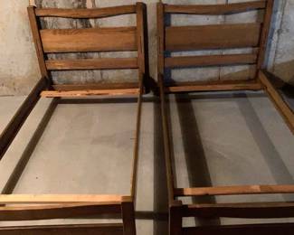 Twin Beds 