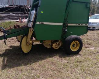 John Deere 430 Baler