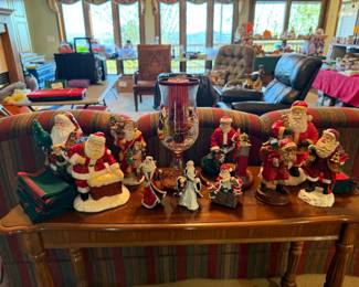 Many Santas 